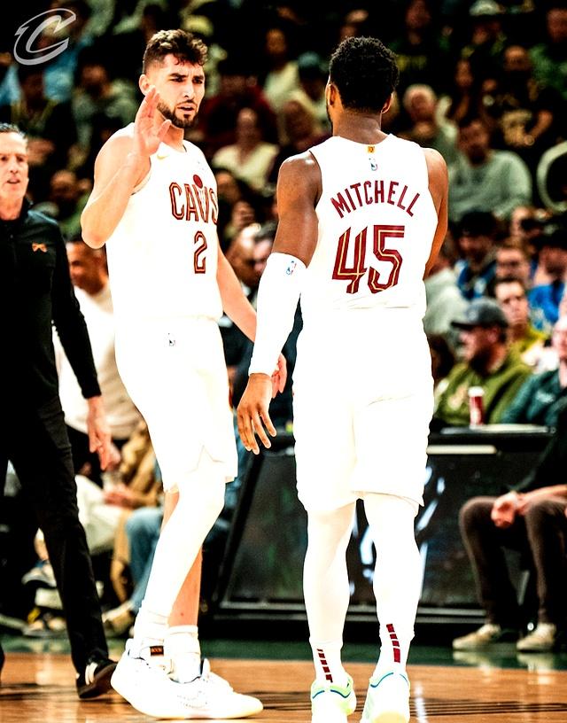 雄鹿主场力克骑士,取得四连胜 雄鹿主场力克骑士,取得四连胜