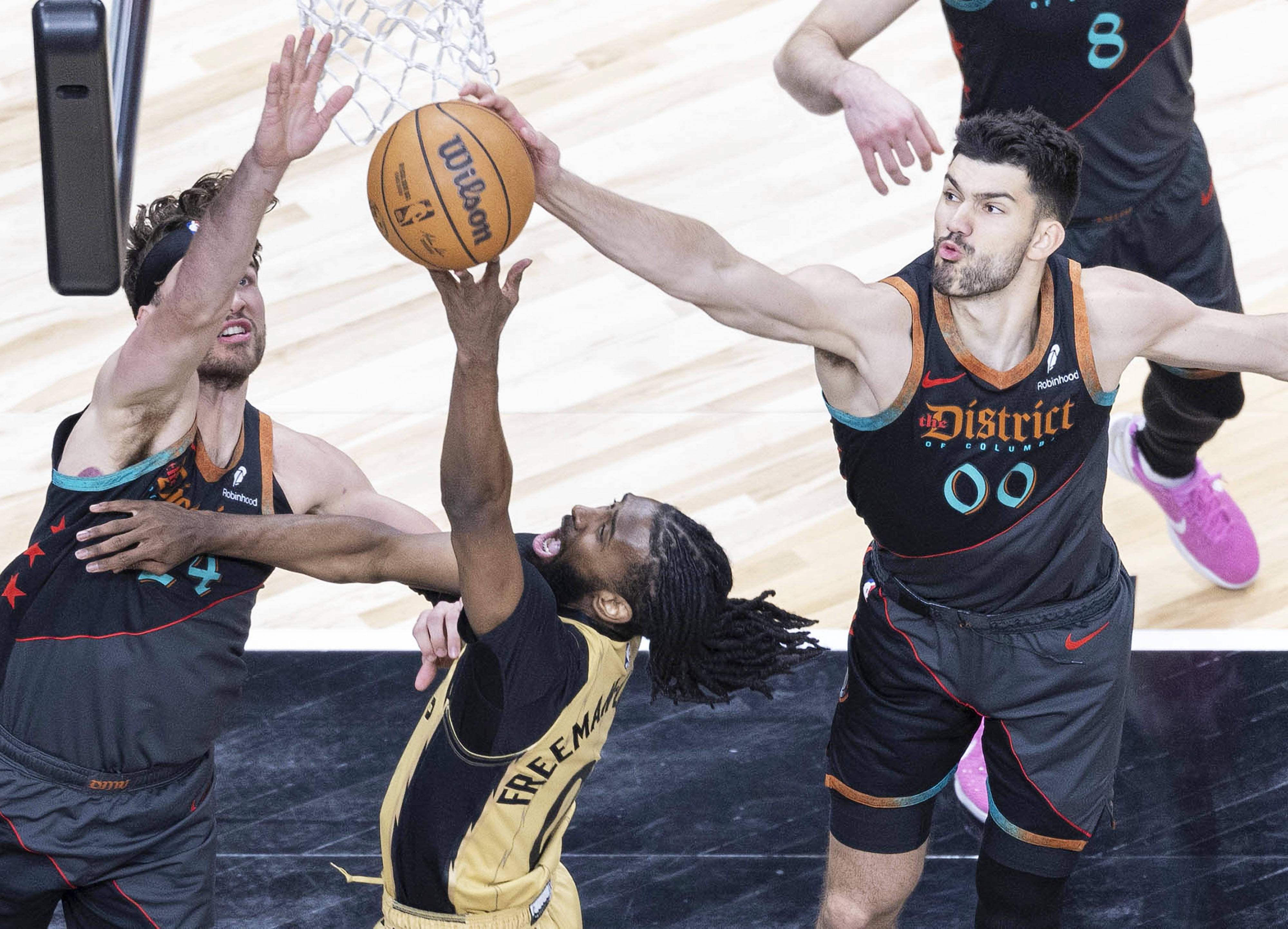 爱游戏官方登录入口-猛龙战胜76人，维持东部第二的简单介绍