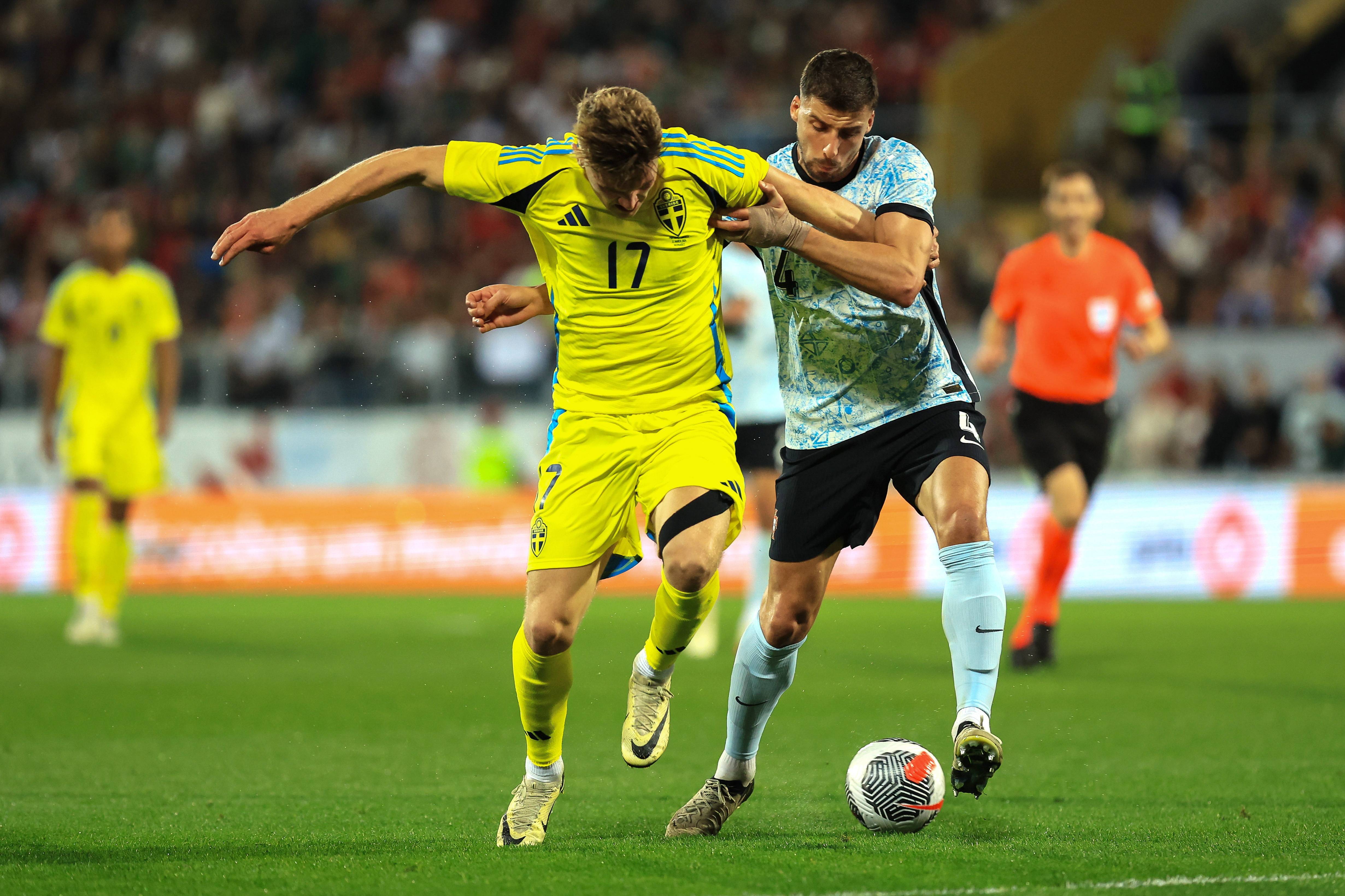 爱游戏亚洲官网-足球比赛的精彩犹如舞台表演